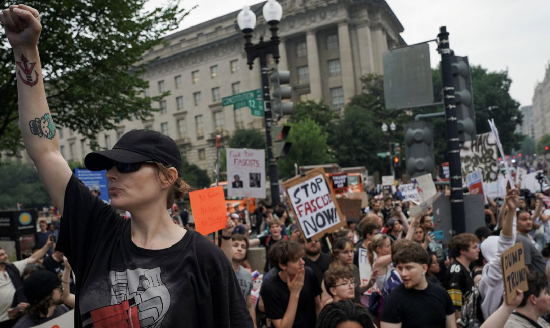 Masivas protestas en EE.UU. contra Trump marcan el 250 aniversario del Ejército